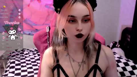 Snapshot of pineapple_dope chatting on October 26, 10:38 pm Nancy online show from October 26, 10:38 pm