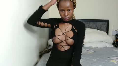 pinkauraqueen online show from May 14, 8:31 am