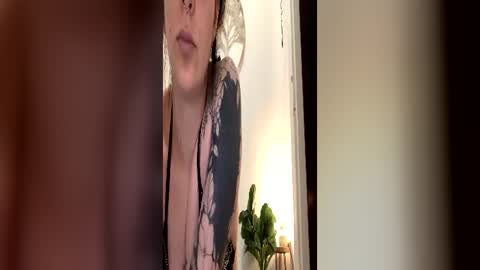 pinkgothbunnie online show from June 15, 2:01 am