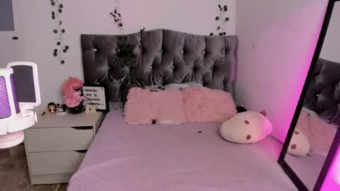 Sarah .. online show from July 10, 1:06 am