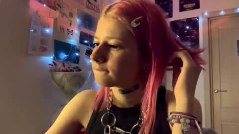 Sara online show from September 18, 5:33 pm