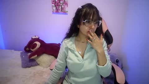 pinkvixen69 online show from March 12, 6:43 pm