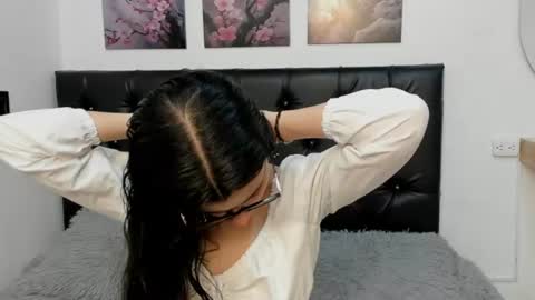 pinky_f00x online show from June 19, 8:45 pm