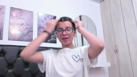 pinky_f00x online show from July 3, 7:31 pm