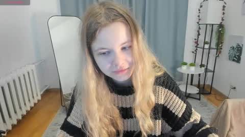 Snapshot of pixel_nest chatting on October 16, 6:16 am Olga online show from October 16, 6:16 am