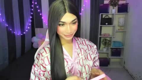 pixiedoll_ online show from July 9, 6:54 pm
