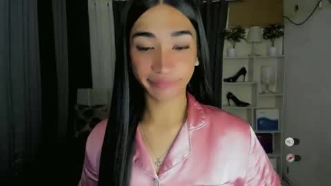 pixiedoll_ online show from February 22, 9:21 am