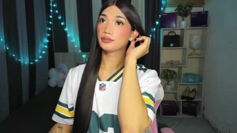 pixiedoll_ online show from July 20, 7:55 am
