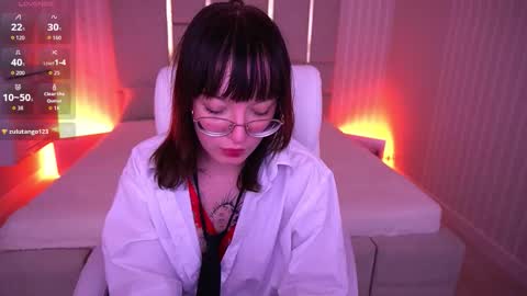 pixiepeachh online show from November 8, 9:25 am