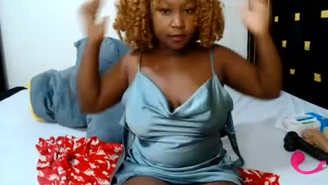 pixietease1 online show from July 20, 2:30 pm