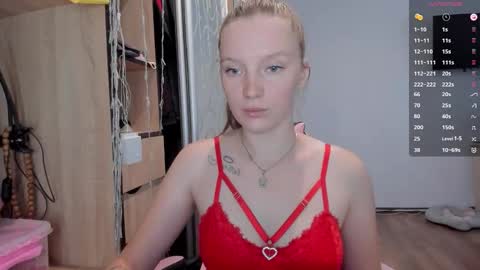 Snapshot of playful_mary chatting on September 17, 9:51 am Masha online show from September 17, 9:51 am