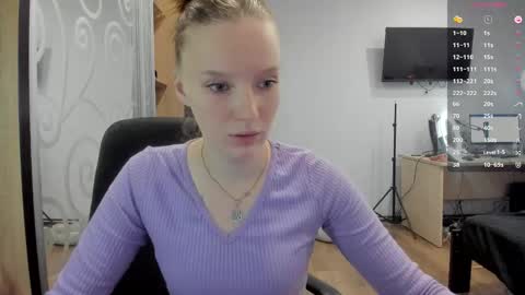 Snapshot of playful_mary chatting on October 10, 9:58 am Masha online show from October 10, 9:58 am