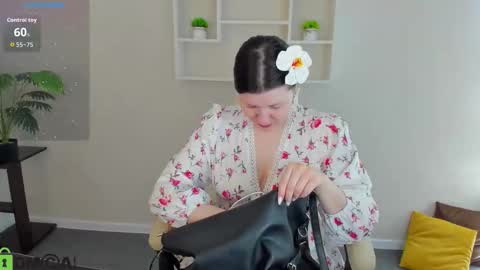 Polly online show from November 2, 1:20 am