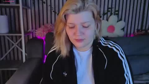 Polly online show from July 3, 1:33 am