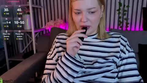 Polly online show from April 28, 1:47 am