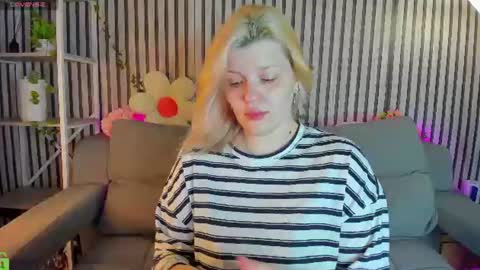 Polly online show from August 3, 1:09 am