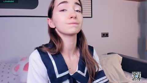 Snapshot of polly_bee chatting on September 15, 7:38 am Polly online show from September 15, 7:38 am
