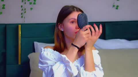 Polly online show from March 1, 6:32 pm