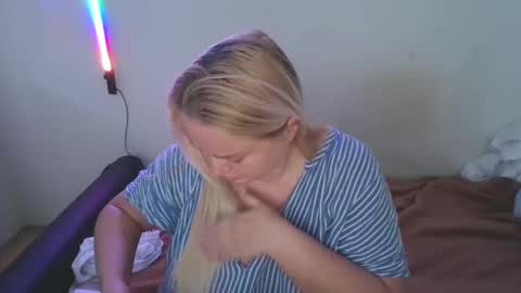 MelissOfficial online show from February 6, 8:29 am