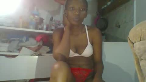 prettie_petitee online show from February 26, 6:07 pm