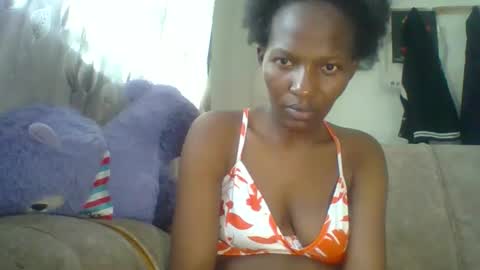 prettie_petitee online show from March 1, 1:22 pm