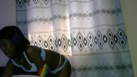 pretty__lisa online show from January 6, 8:45 pm