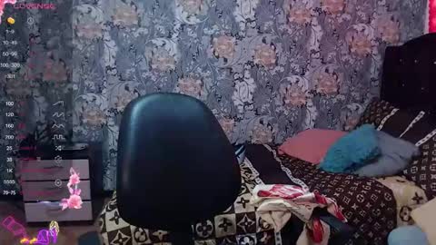 pretty_cristal22 online show from April 17, 10:34 pm