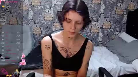 pretty_cristal22 online show from June 17, 12:12 am