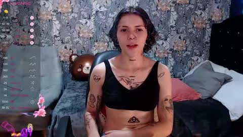 pretty_cristal22 online show from May 3, 1:25 pm