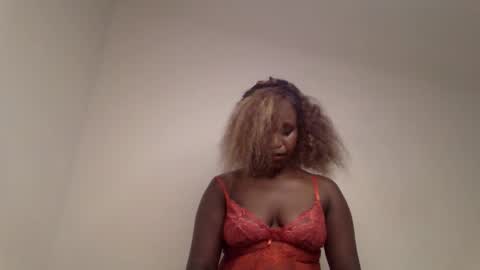 pretty_curvy99 online show from May 2, 6:00 pm