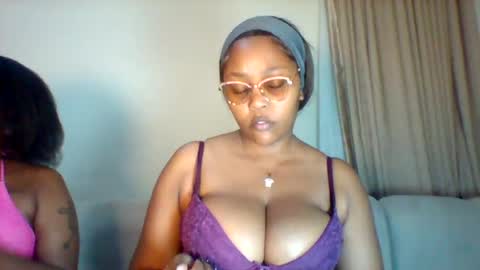 pretty_dee1 online show from August 6, 6:04 pm