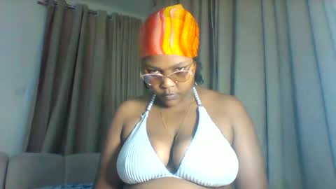 pretty_dee1 online show from July 27, 8:50 pm