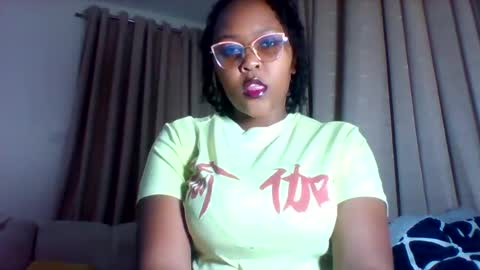 pretty_dee1 online show from July 29, 3:50 am