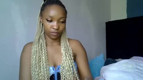 pretty jazminee online show from June 9, 12:15 pm