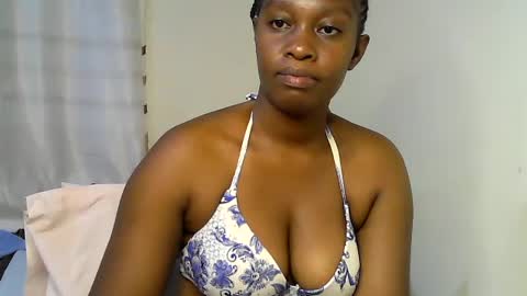 pretty_kylah online show from June 24, 11:15 pm
