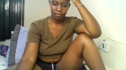 pretty_kylah online show from July 1, 1:21 pm