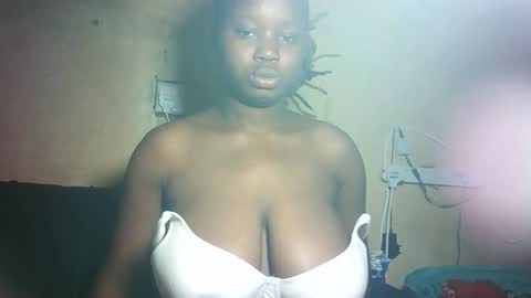 pretty_milan online show from May 1, 11:57 am