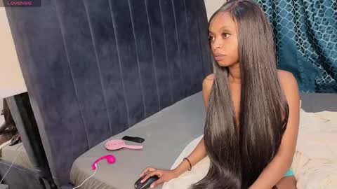 pretty_peshy online show from May 14, 9:31 pm
