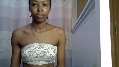 pretty_petite24 online show from January 9, 6:06 am