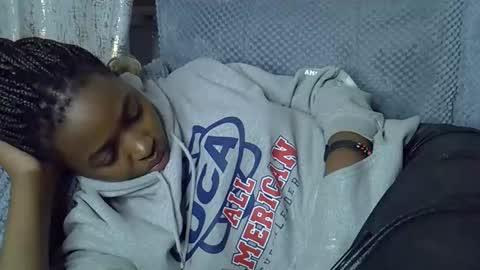 pretty_petite24 online show from March 10, 1:15 pm