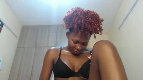 Snapshot of pretty_pixel chatting on October 19, 6:32 pm pretty_pixel online show from October 19, 6:32 pm
