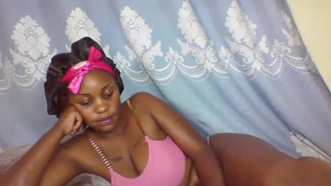 Snapshot of prettydarkskin002 chatting on September 24, 10:20 pm SHANIA online show from September 24, 10:20 pm