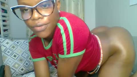 PrettyEla online show from April 19, 12:54 am