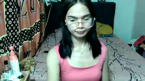 prettykhelcy online show from June 14, 12:08 am