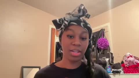 prettyyybriii219 online show from June 24, 2:43 am