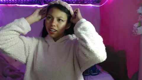  Elia  online show from November 4, 11:54 pm