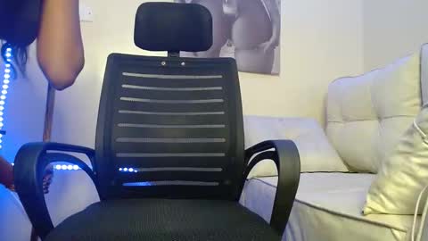 Snapshot of princess_princessa chatting on March 5, 2:46 am princess_princessa online show from March 5, 2:46 am