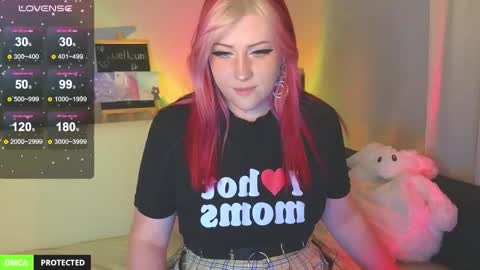 Yo Im Sofiee online show from October 4, 7:07 pm