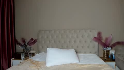 Raven  but you can call me sweetie or honey too  online show from December 14, 8:03 pm