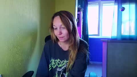 LUCY -----    online show from June 19, 5:33 am